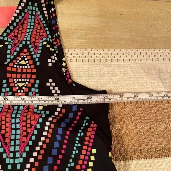 XHILARATION Tribal/Aztec Open Back Tank. - Picture 7 of 9